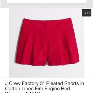 Pleated red shorts